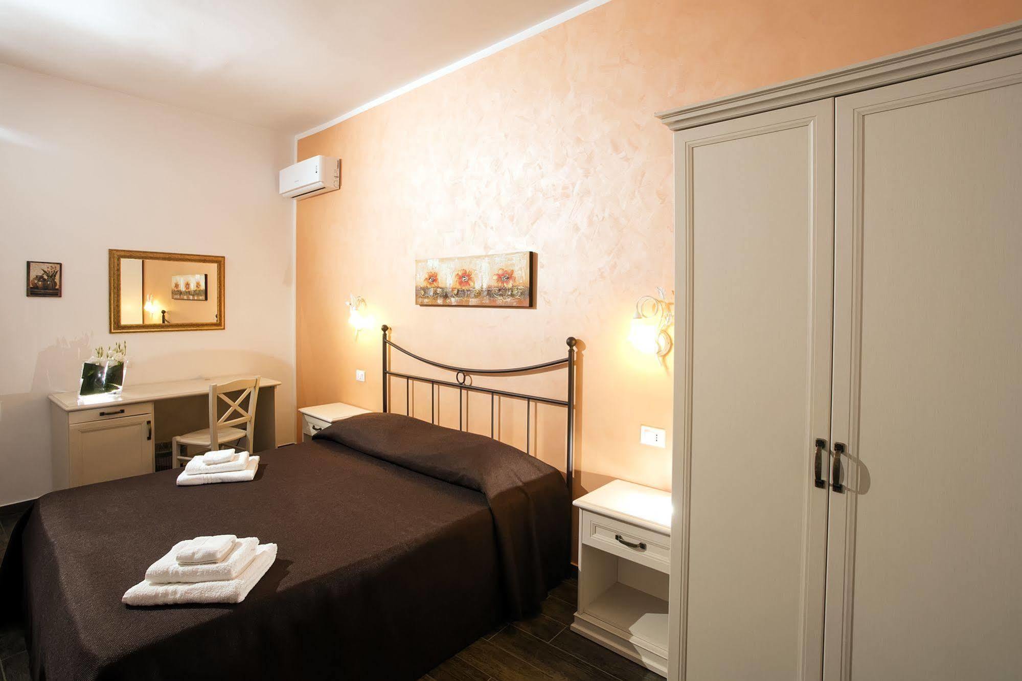 קסטלוצו Triskell Camere & Relax מראה חיצוני תמונה